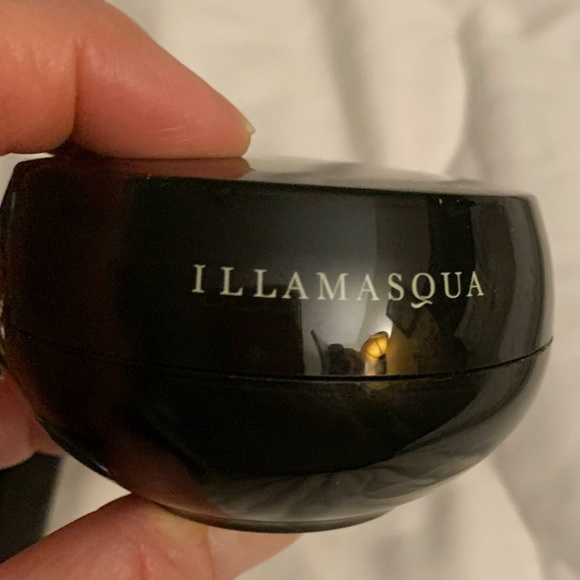 Illamasqua Hydra Veil Primer — glass-like skin with the Hydra Veil Primer - Picture 5 of 5